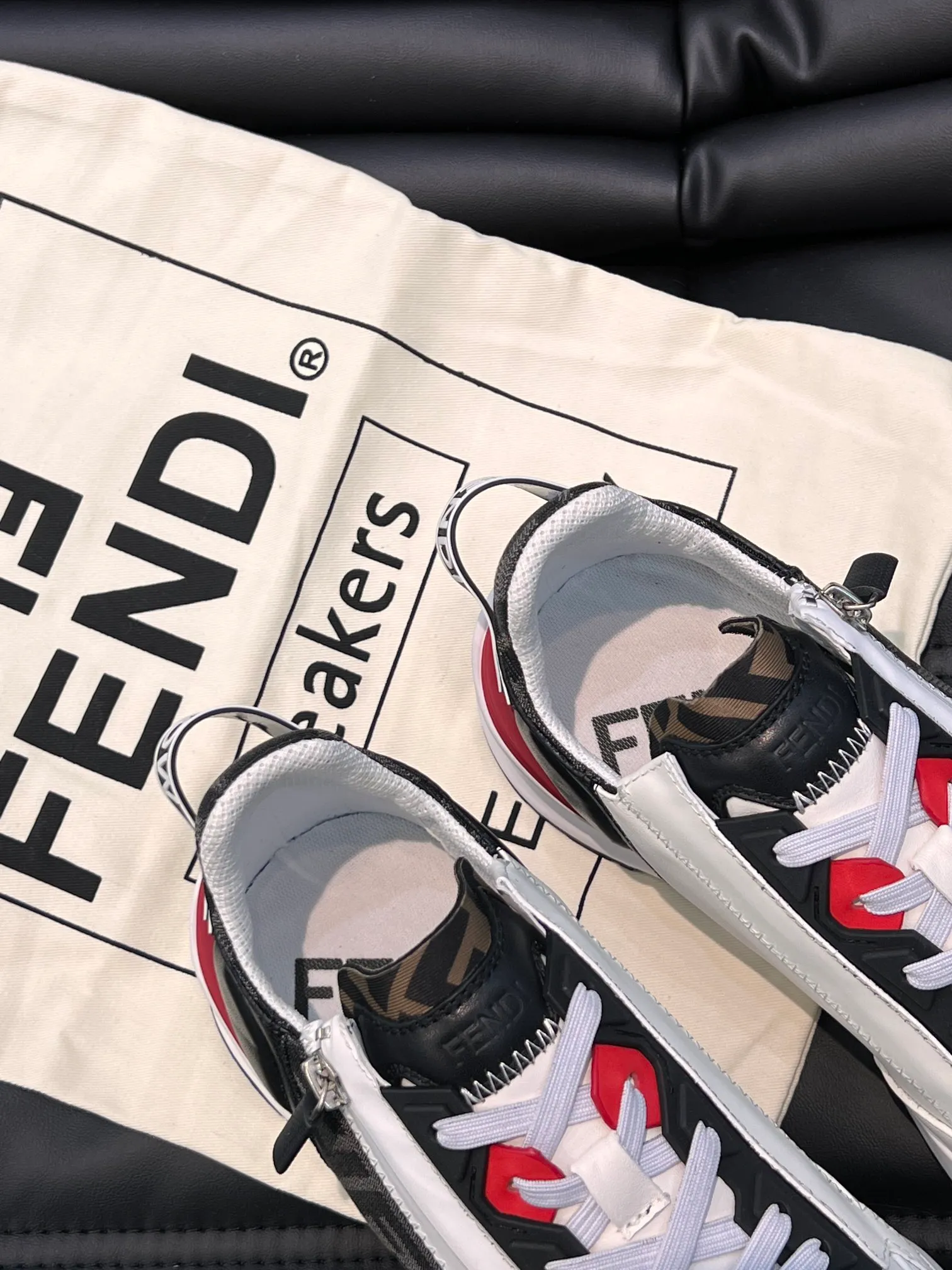Men's shoes 💰p560 "Fend*" new men's casual sports shoes, equipped with elastic straps, side zippers, and corrugated soles engraved with F. Embossed Fendi Flow lettering on the heel. Made of technical fabric and a mix of blue and suede. Decorated with Lycra® details. FF graphic tongue. Ultra-light and wear-resistant EVA sole. Size: 38-44
